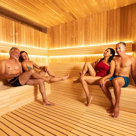 Aquashow Park Hotel 4*