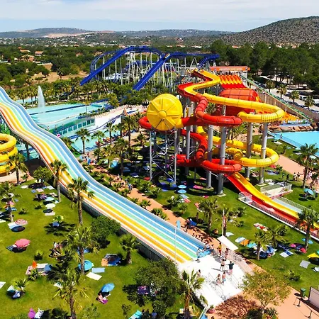Hotel Aquashow Park 4*