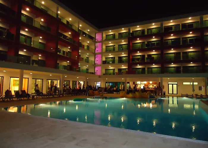 Hotel Aquashow Park 4*