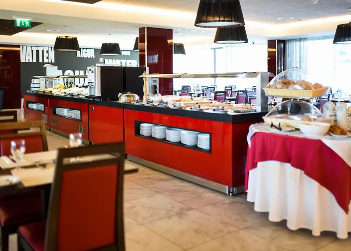 Hotel Aquashow Park 4*